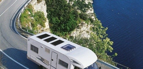 Comment choisir un panneau solaire pour camping-car ?